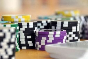 Juegos de azar en línea o físicos